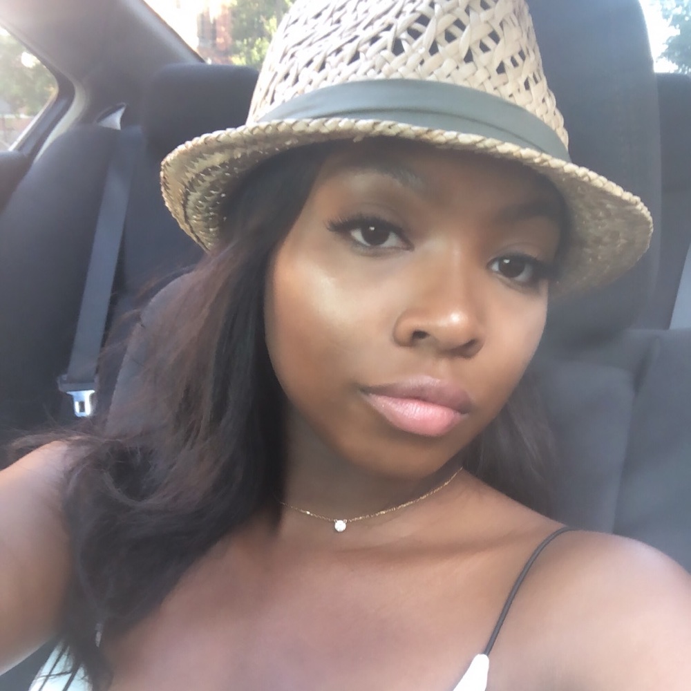 Meet your Posher, Azhia